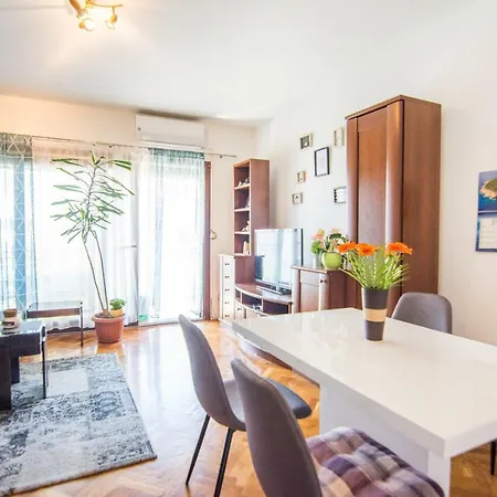 Apartman Marta Apartment *
